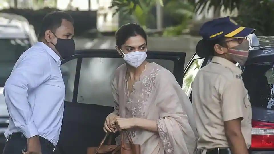 Deepika Padukone Penuhi Panggilan NCB, Diinterogasi Selama 6 Jam