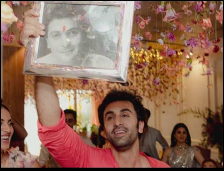 Bikin Mewek, Ranbir Tunjukkan Foto Sang Ayah di Hari Pernikahannya