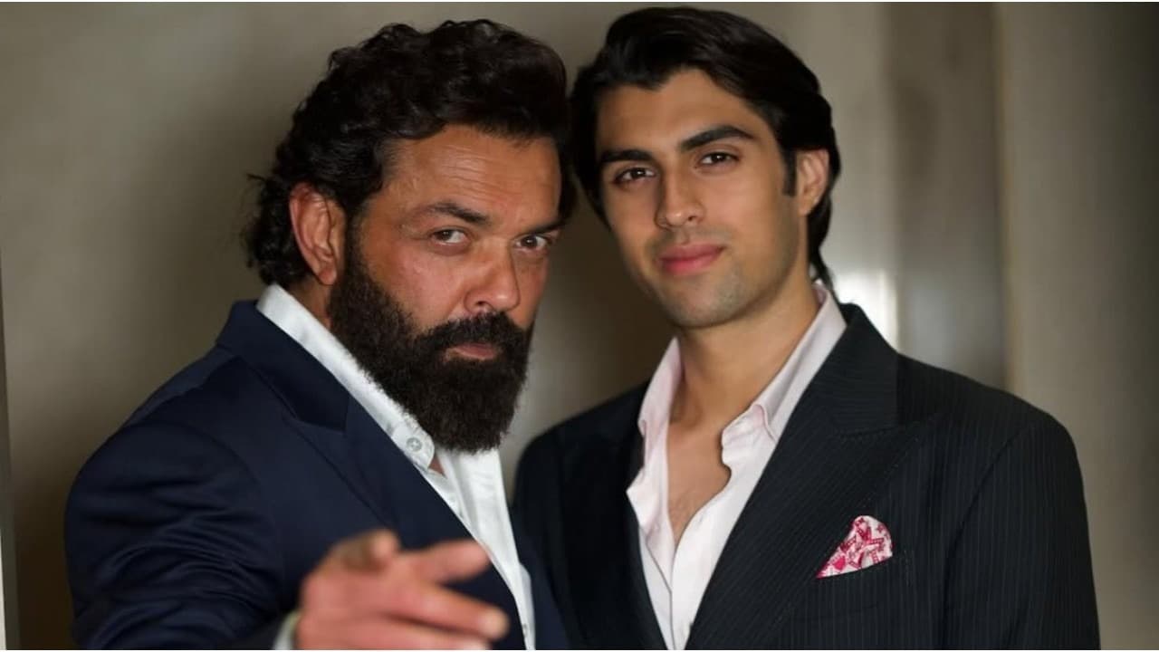 Dua Putra Bobby Deol Siap Ikuti Jejak Ayahnya Di Bollywood?