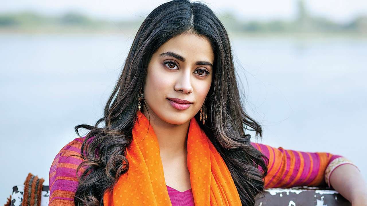 Janhvi Kapoor Siap Kolaborasi dengan Boney Kapoor