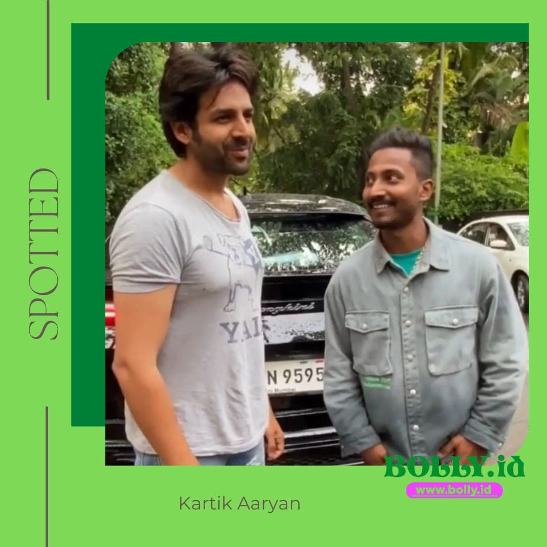 Kartik Aaryan With Fans