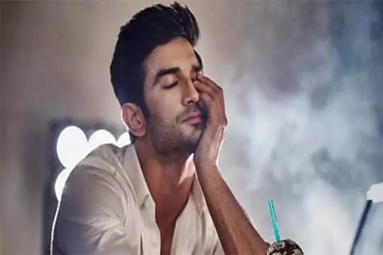 Abu Sushant Singh Rajput Dilarungkan di Sungai Gangga Oleh Keluarga