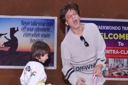 Cuti Main Film, SRK Temani Abram Khan Raih Medali Emas