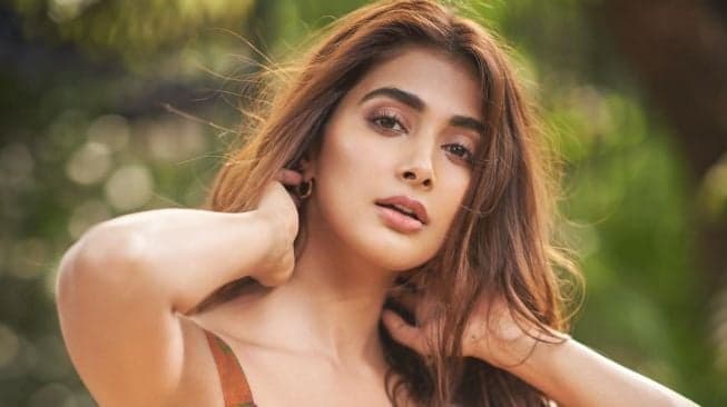 Pooja Hegde Bakal Berbagi Layar Dengan Varun Dhawan Di Romcom Terbaru