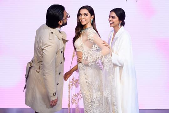 Deepika Padukone Temui Kembarannya di Madame Tussauds London