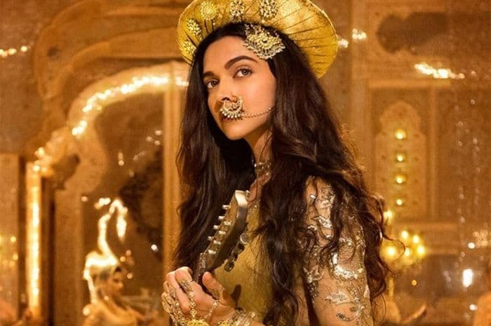 LIRIK LAGU DEEWANI MASTANI II BAJIRAO MASTANI