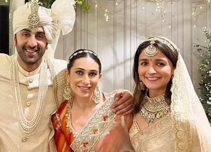 Karisma Kapoor Sambut Kebahagiaan Wedding Ranbir-Alia