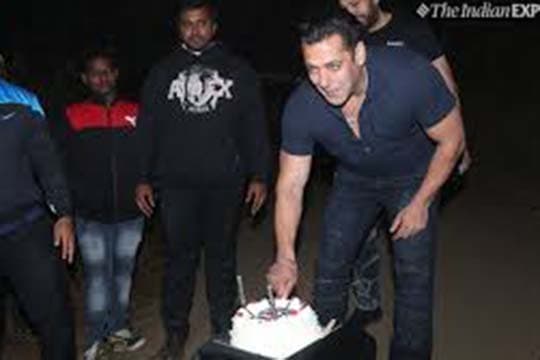 Ulang Tahun Salman Khan yang Dihadiri Pacar dan Mantan Pacar