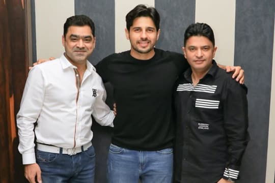 Sidharth Malhotra Siap Berperan Ganda Dalam Film Berikutnya