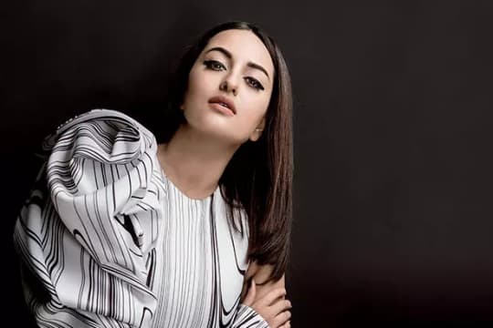 Sonakshi Sinha Sebut Salman Khan Tak Berubah