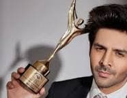 Kartik Aaryan Raih Penghargaan di IFFM