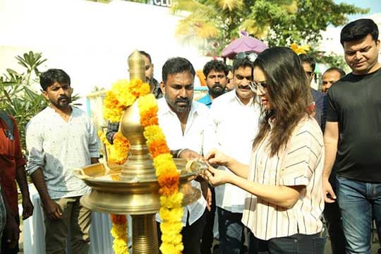 Sunny Leonne Debut Di Film Tamil