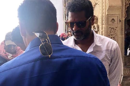 Syuting Hari Pertama, Salman Khan Berbagi Foto di Lokasi Syuting Dabangg 3