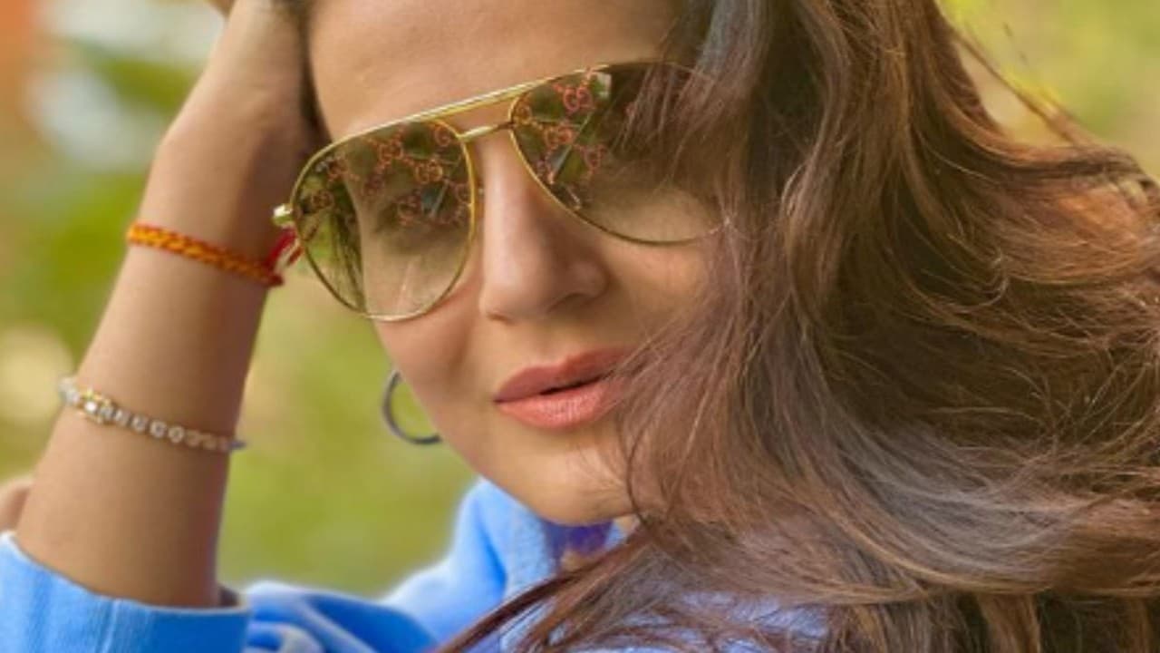 Singgung LGBT Di OTT, Ameesha Patel Klarifikasi