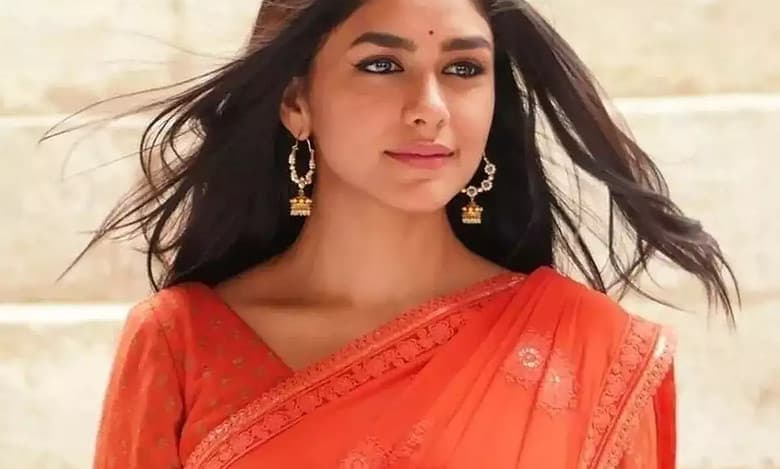 Mrunal Thakur Ungkap Sisi Lain Nepotisme Starkid, Seperti Apa?