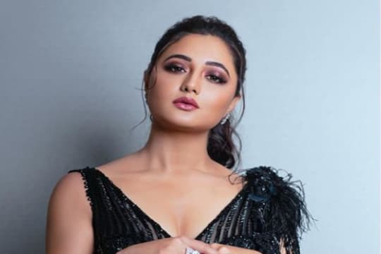 Rashami Desai Beberkan Cerita Kelam Mengenai Awal Karirnya