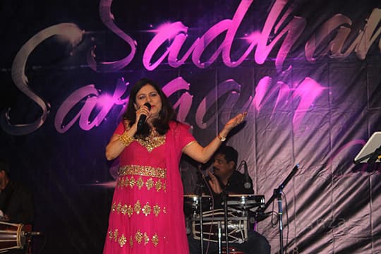 Penyanyi di Ratusan Film Bollywood Konser di Indonesia