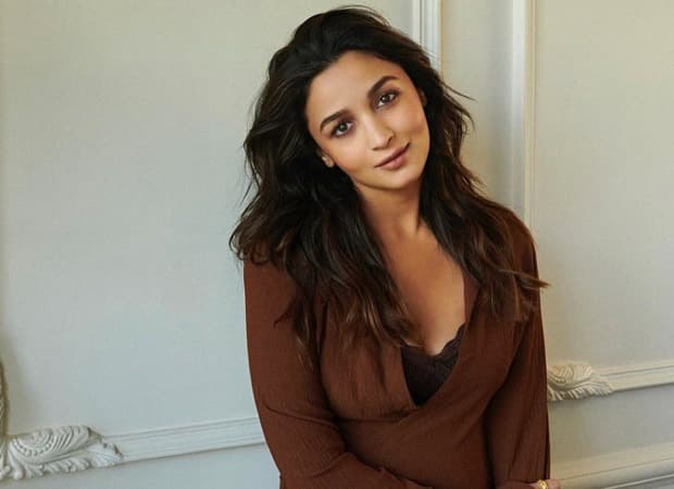 Alia Bhatt Bahagia Sematkan Nama Kapoor Di Belakang Namanya