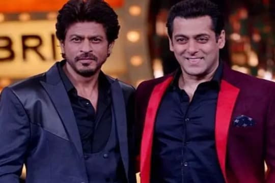 Shah Rukh Khan Beri Komentar Lagu Salman Khan Pyaar Karona