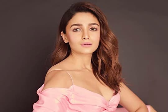 Jadwal Syuting Bentrok, Alia Keluar dari Protek RRR?